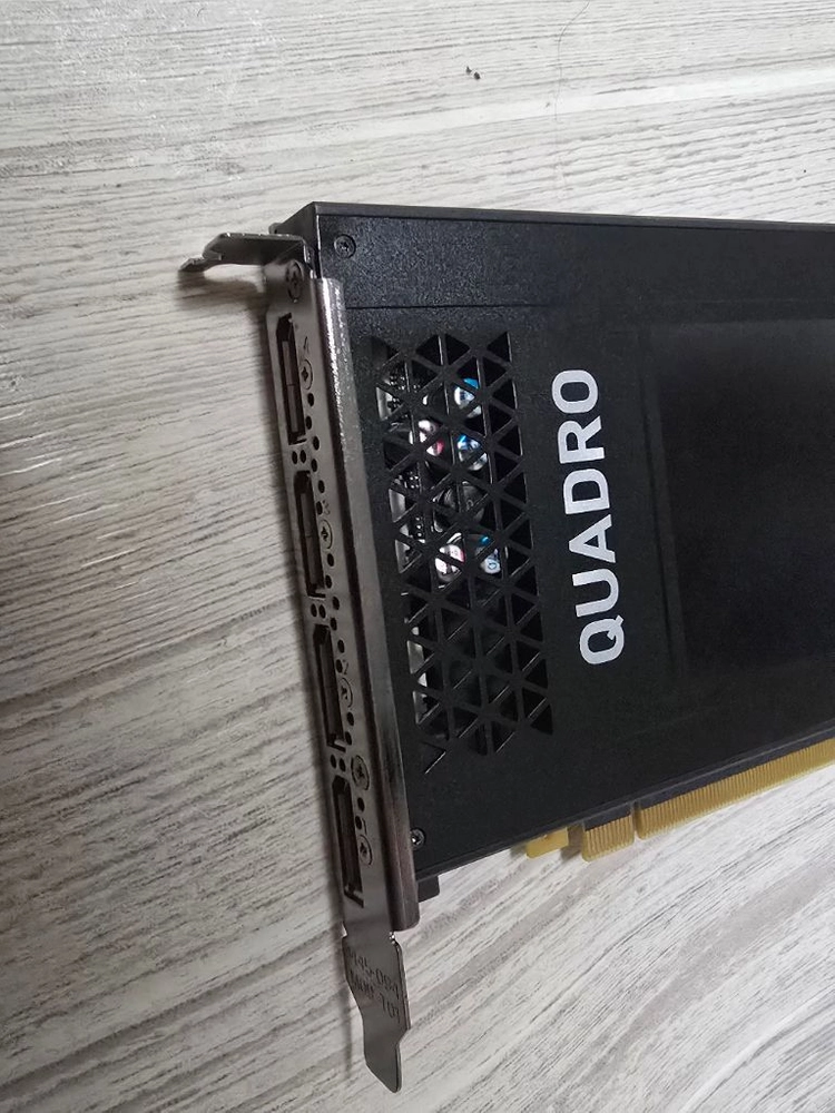쿼드로 p4000 판매합니다 이미지