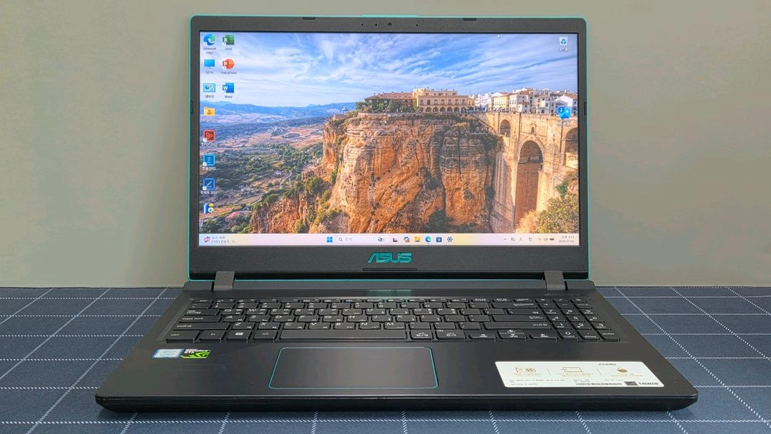 ASUS X560UD i7-8세대 A급 고사양 게이밍 노트북 이미지