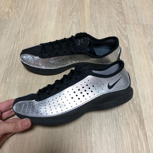 (235) 나이키 NIKE 에어 슈퍼플라이 W 메탈릭 실버 앤트러사이트 볼트 블랙 이미지