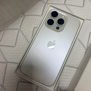 아이폰 15PRO 256GB 화이트 8.5 리퍼 이미지