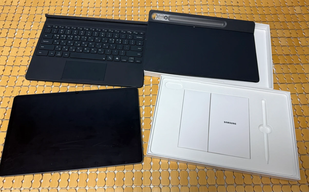갤럭시 탭 s10플러스 wifi 256 블랙+정품 키보드케이스 이미지