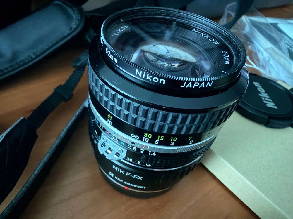 후지필름 X-E4 실버 렌즈킷 + 니콘 50mm F1.4 렌즈 이미지