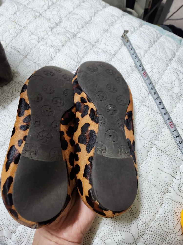 레오파드 패턴 플랫슈즈 토리버치 이미지