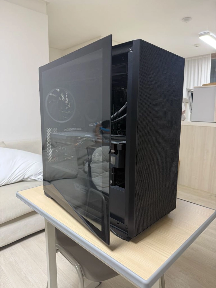 고사양 게이밍 PC 판매 (9800X3D + RTX 4080 SUPER) / 실사용 거의 없음 / 풀박스 보유 이미지