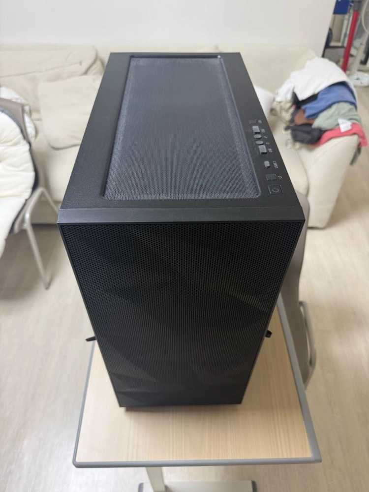 고사양 게이밍 PC 판매 (9800X3D + RTX 4080 SUPER) / 실사용 거의 없음 / 풀박스 보유 이미지