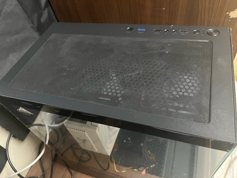 RTX 5060ti 게이밍 PC 본체 이미지