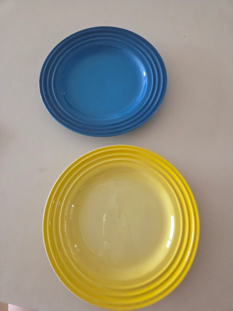 르크루제 디너 샐러드 접시 25cm 2개 일괄 - 안심되는 중고거래