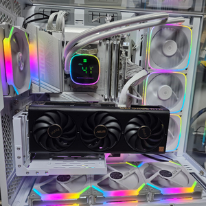 9800X3D 리안리 화이트 감성 반본체 DDR532G 이미지