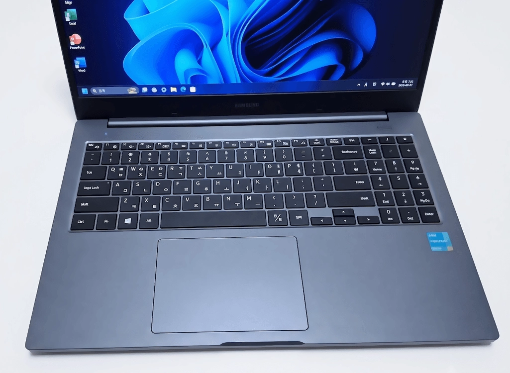 삼성 NT550XDA 펜티엄 골드 7505 램 16GB SSD 250GB 사무용 노트북 이미지