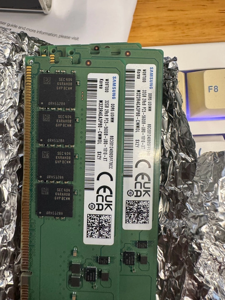 DDR5 메모리 32GB 4개 판매합니다. 각개도 가능 이미지