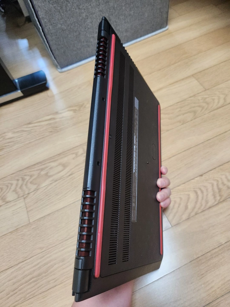 DELL 게이밍 노트북 960M I5 6300HQ 8GB 판매합니다. 이미지
