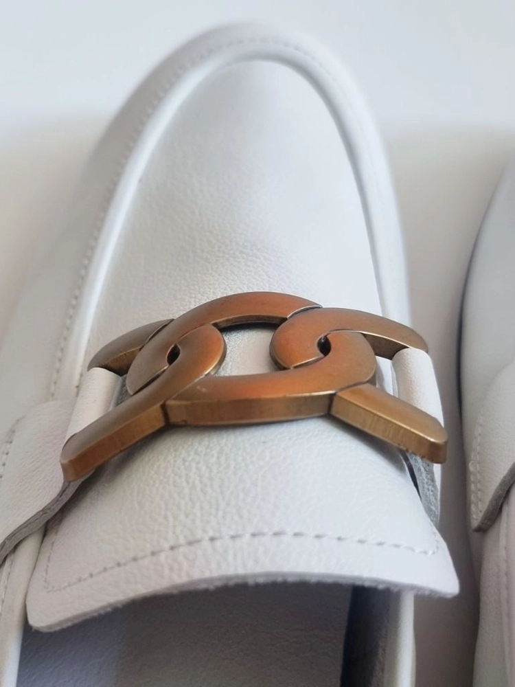 토즈(Tods) 케이트 체인 레더 로퍼 이미지
