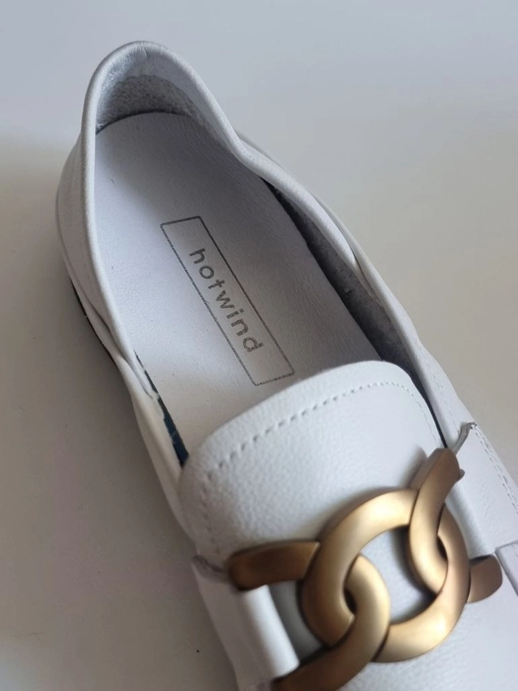 토즈(Tods) 케이트 체인 레더 로퍼 이미지