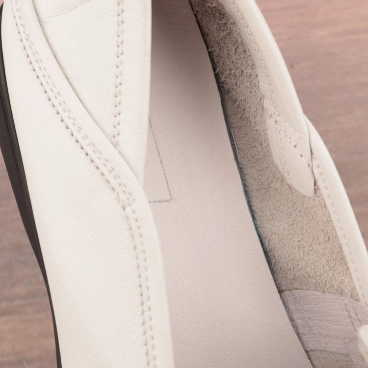 토즈(Tods) 케이트 체인 레더 로퍼 이미지
