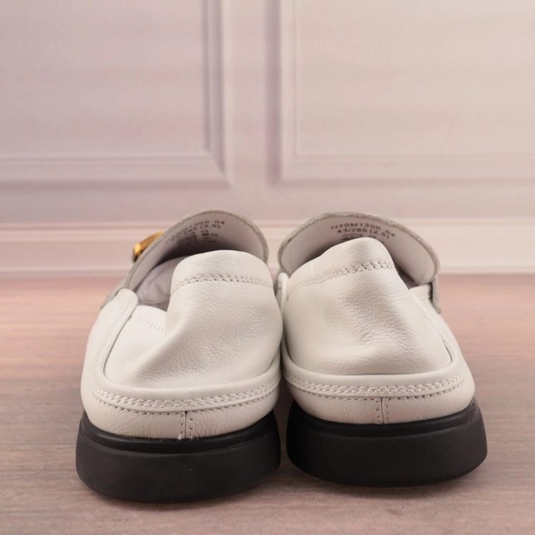 토즈(Tods) 케이트 체인 레더 로퍼 이미지