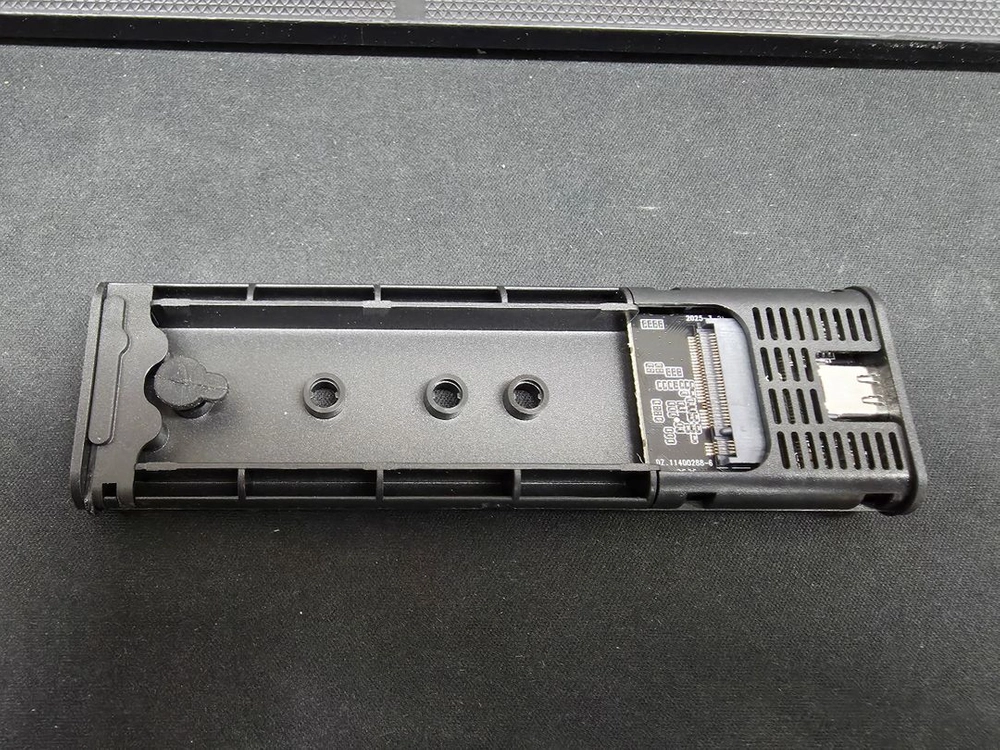베이직기어 M.2 NVMe/SATA SSD 외장케이스 (SN101) 이미지