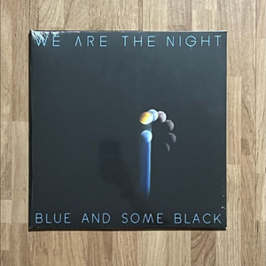 위아더나잇 - 에센셜 앨범 : BLUE AND SOME BLACK 클리어화이트컬러 550장 한정반 미개봉 LP 판매 이미지