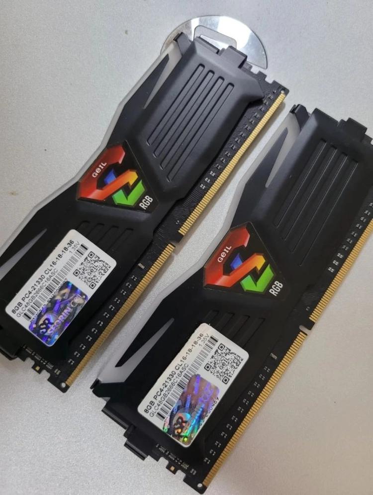 GeIL DDR4 8GB PC4-21333 RGB 튜닝램 2개 이미지