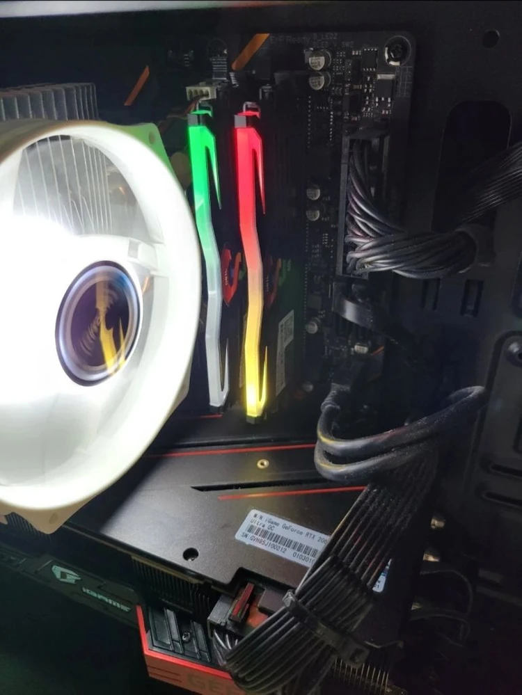 GeIL DDR4 8GB PC4-21333 RGB 튜닝램 2개 이미지