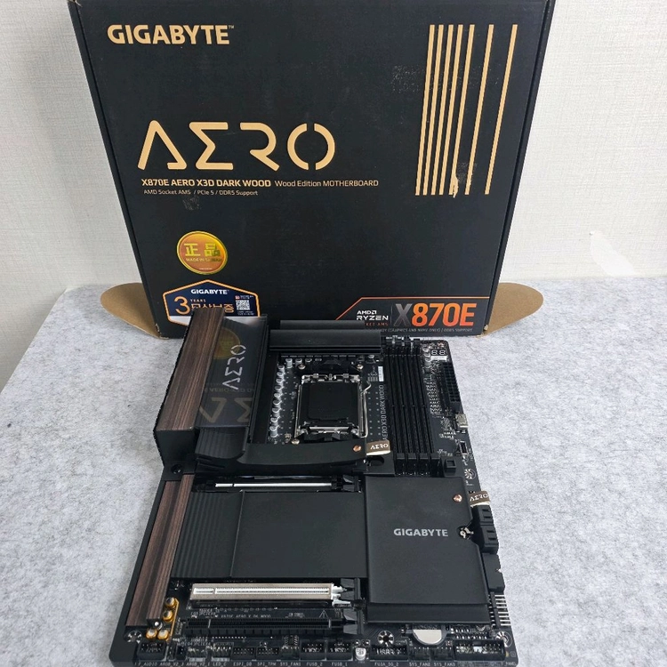 기가바이트 X870E AERO X3D DARK WOOD 메인보드 이미지