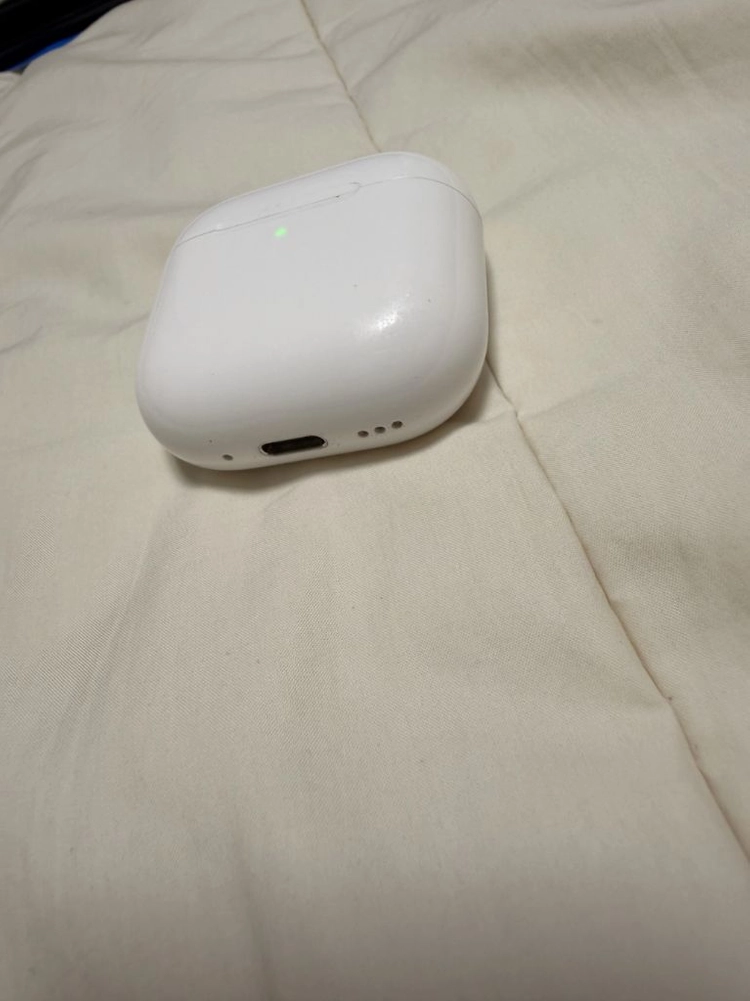 새상품급 에어팟 4세대 노캔o 본체 이미지