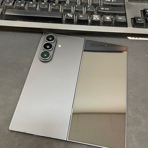 갤럭시Z폴드7 블랙 512GB 무잔상 상태좋은 중고132만3천팝니다 이미지