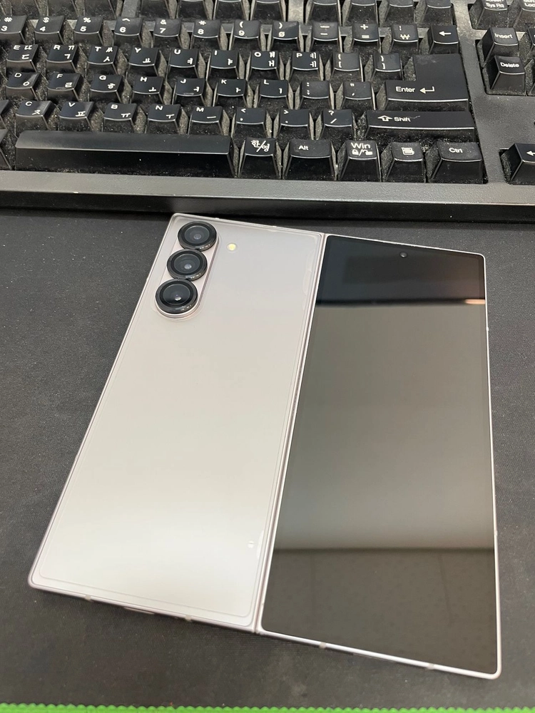 갤럭시Z폴드6 실버 512GB 무잔상 상태좋은 중고87만팝니다 이미지