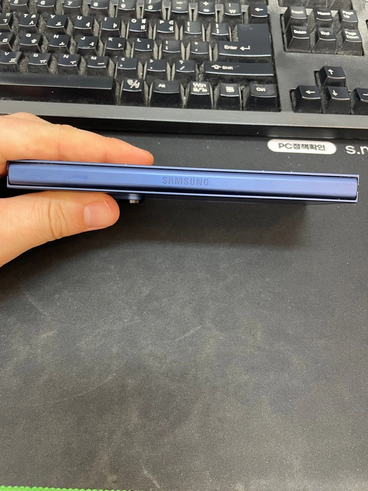 갤럭시Z폴드6 네이비 512GB 무잔상 상태좋은 중고87만팝니다 이미지