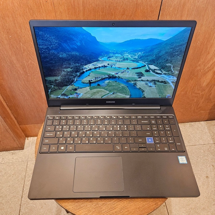 삼성 노트북 NT751BBC-SEDS2 i5 9세대 16램 SSD256 사무용 노트북 팝니다 이미지