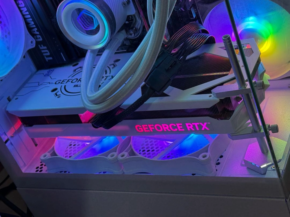 RTX 4070 Ti SUPER 게이머 OC 화이트 이미지