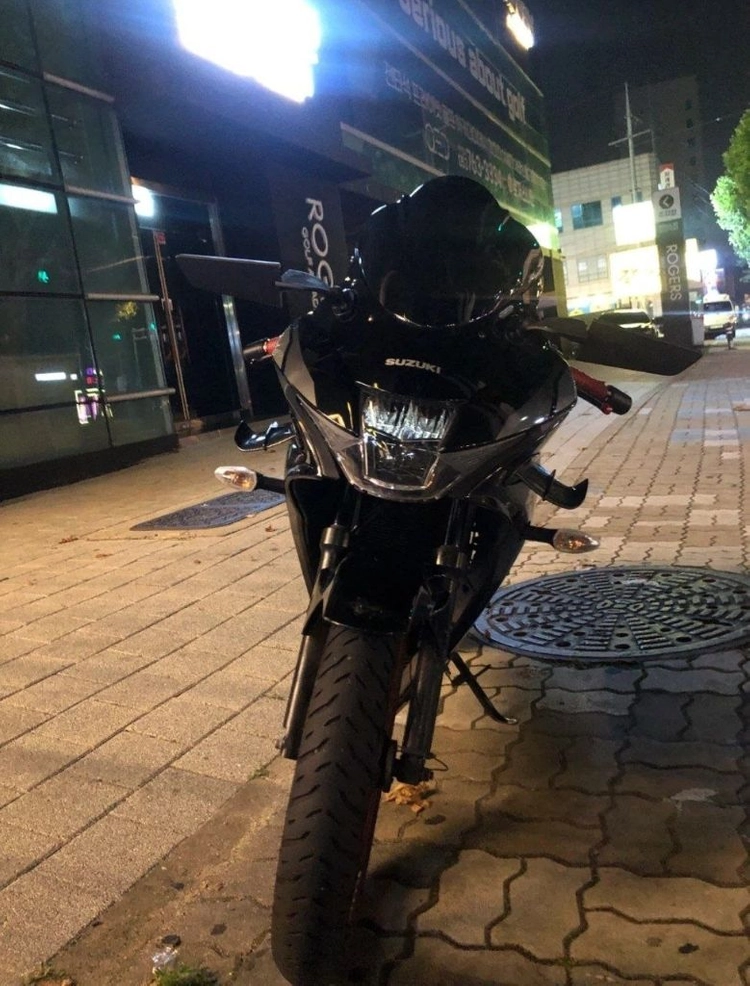 스즈키 GSX-R125 21년식 블랙 (8000키로) 이미지