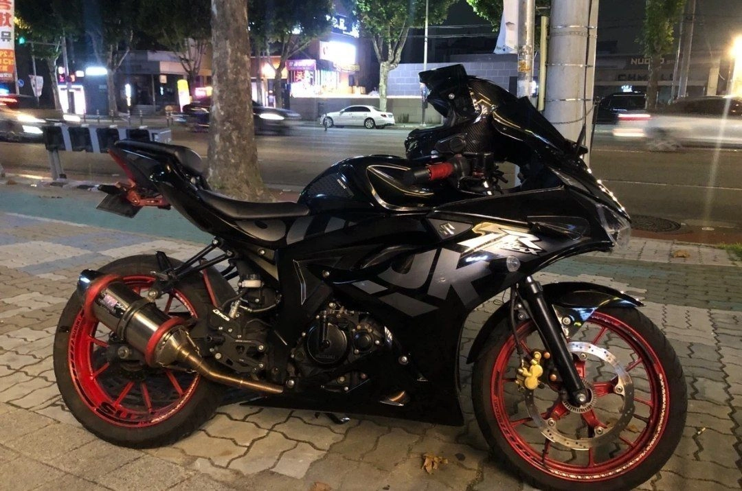스즈키 GSX-R125 21년식 블랙 (8000키로) 이미지