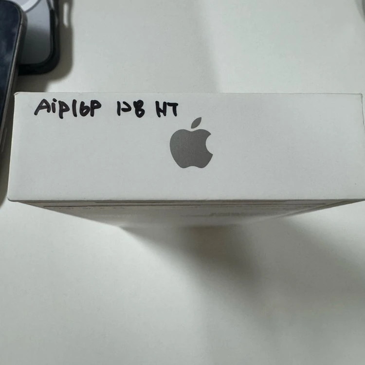 아이폰 16 프로 128GB 내추럴 티타늄 이미지