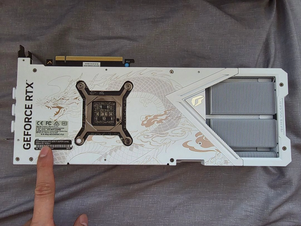 컬러풀 4070 ti super vulcan white oc (용칸) 이미지
