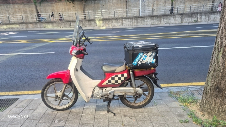 혼다 슈퍼커브110 2015년식 35,273km 롱윈드스크린+리어백+휴대폰거치대 - 안심되는 중고거래