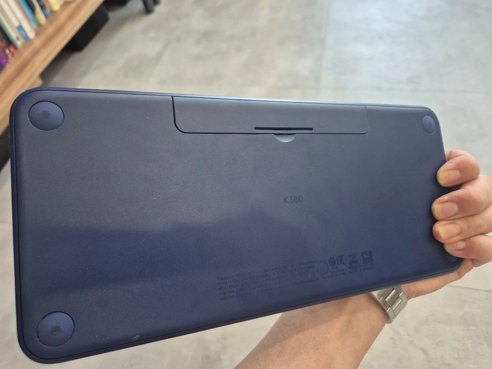 로지텍 K380 키보드 흰색 파란색 팝니다. 이미지