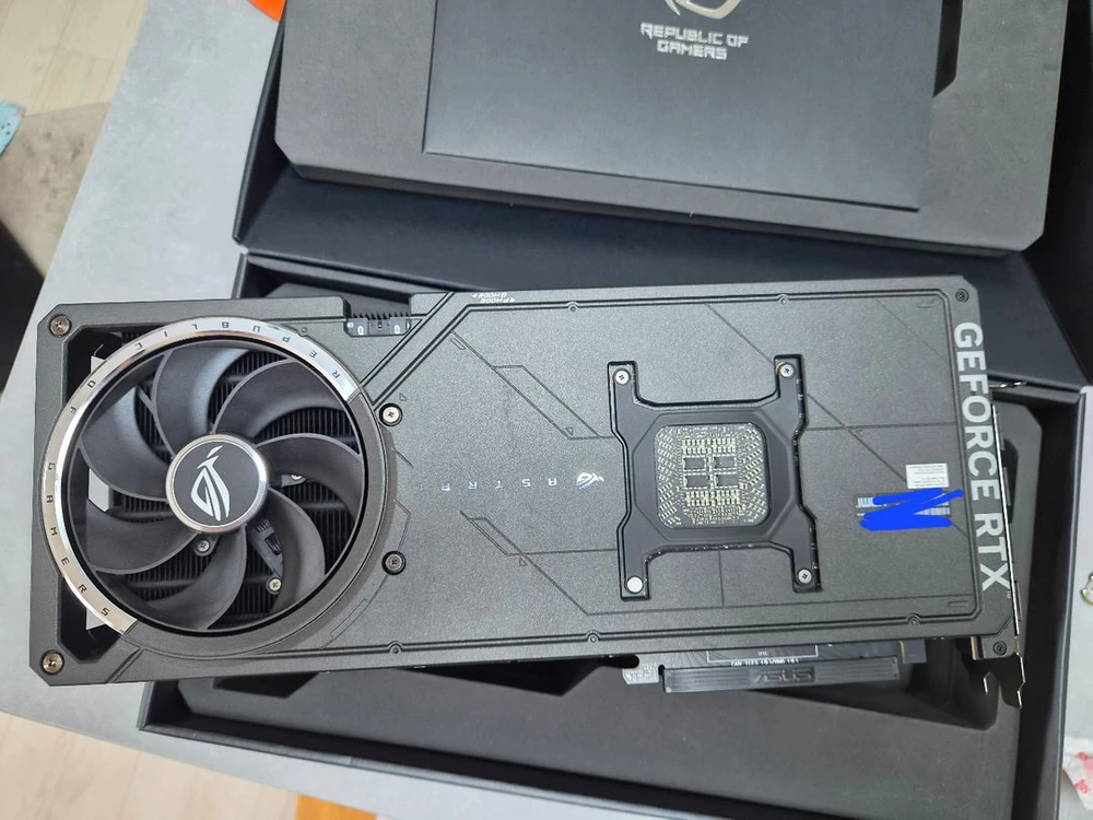 ASUS ROG ASTRAL RTX 5090 32GB OC 그래픽카드 이미지