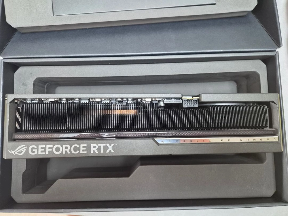 ASUS ROG ASTRAL RTX 5090 32GB OC 그래픽카드 이미지