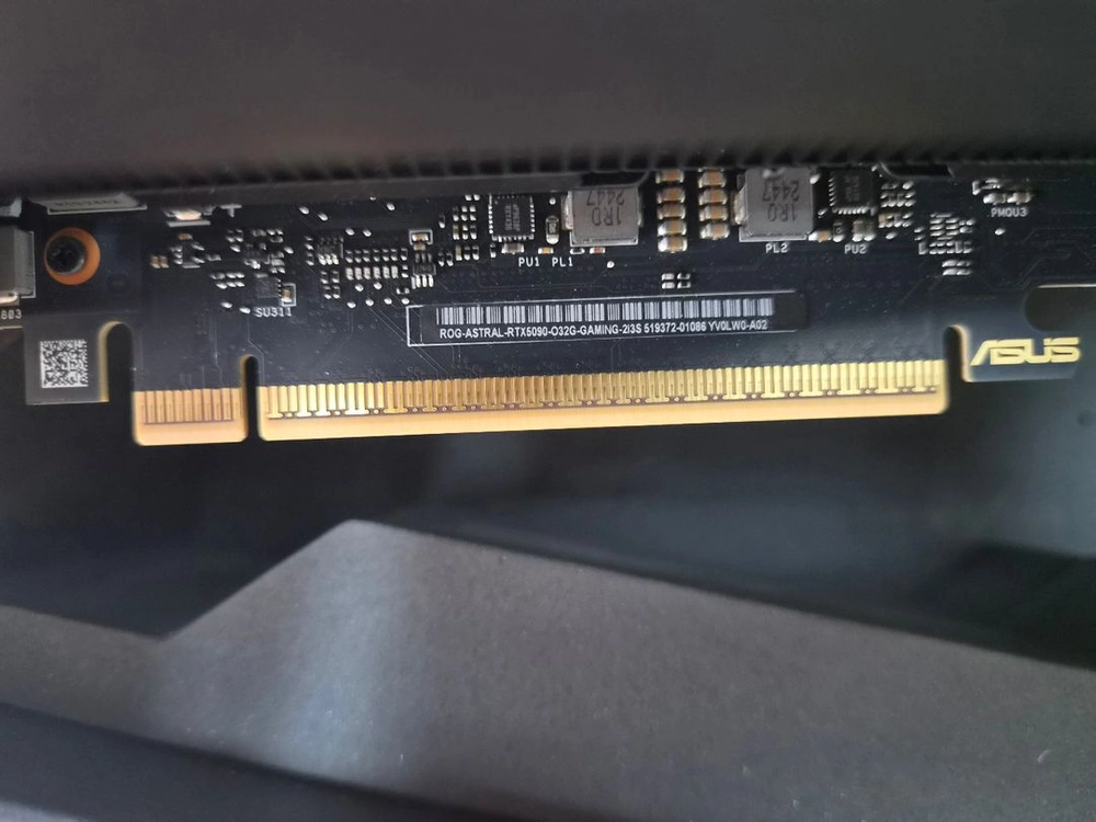 ASUS ROG ASTRAL RTX 5090 32GB OC 그래픽카드 이미지