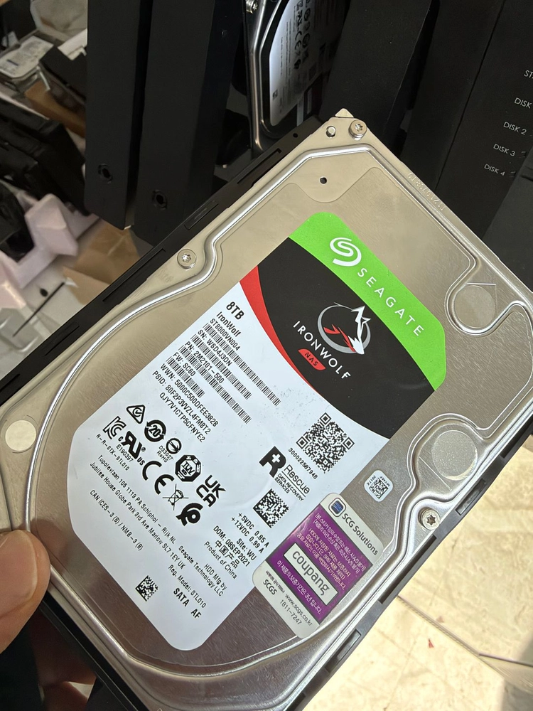 시놀로지 420+ (ram 4gb) +HDD 8TB (3개) 이미지