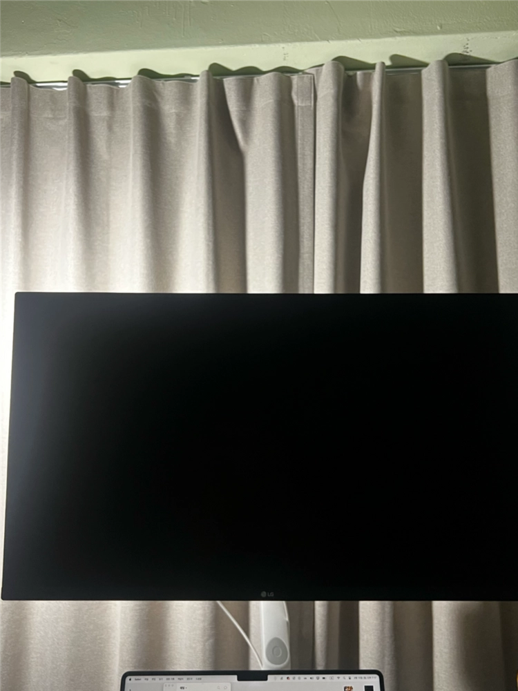 LG 32UN650 4k 모니터+ 모니터암 - 안심되는 중고거래