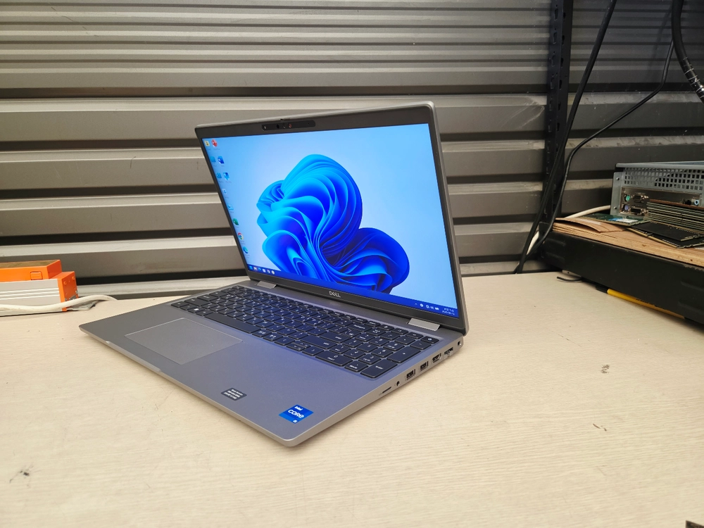 DELL Latitude 5530 노트북 실버 이미지