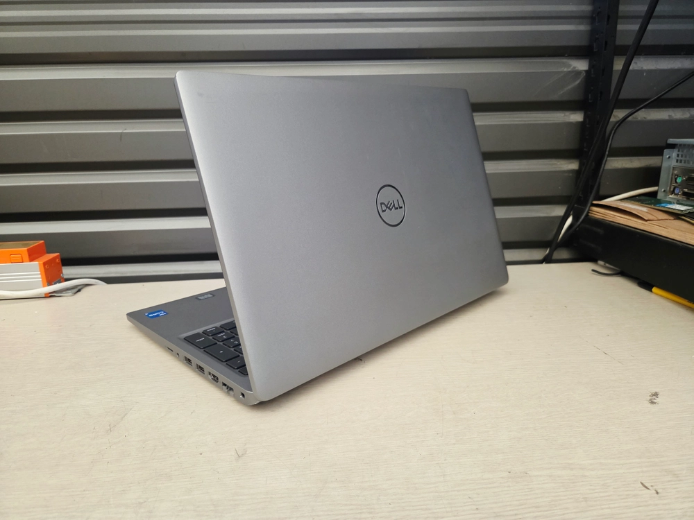 DELL Latitude 5530 노트북 실버 이미지