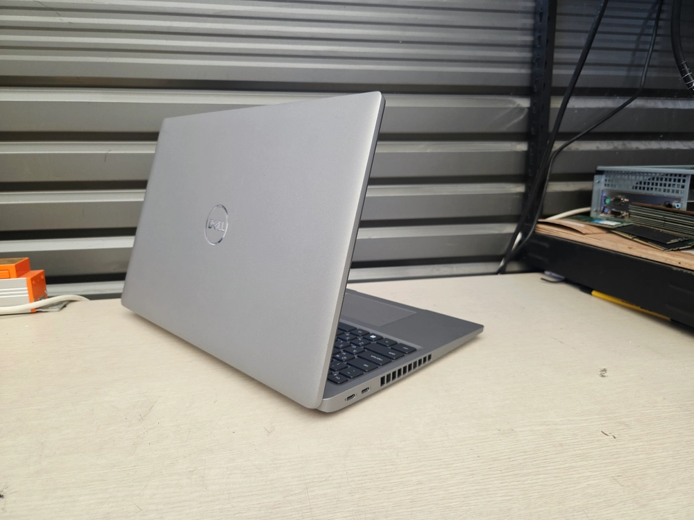 DELL Latitude 5530 노트북 실버 이미지