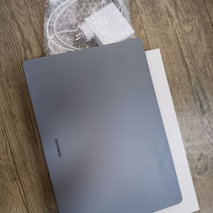 새거급 삼성 갤럭시북6 울트라 nt960ujh-xd72y 5070 게이밍노트북
