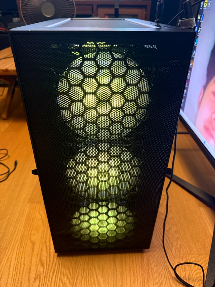 라이젠5600x/삼성ddr4(16g*2)/3070 8g/ssd500g*2,hdd 1tb/750w +lg모니터 이미지