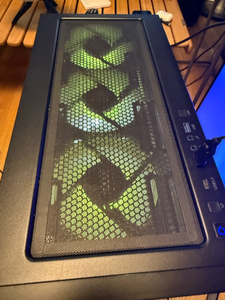 라이젠5600x/삼성ddr4(16g*2)/3070 8g/ssd500g*2,hdd 1tb/750w +lg모니터 이미지