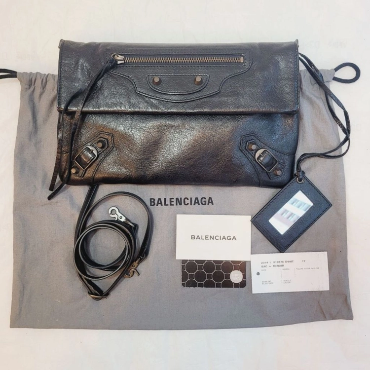 Balenciaga 램스킨 모터크로스 자이언트 엔벨롭 스트랩 크로스백 이미지