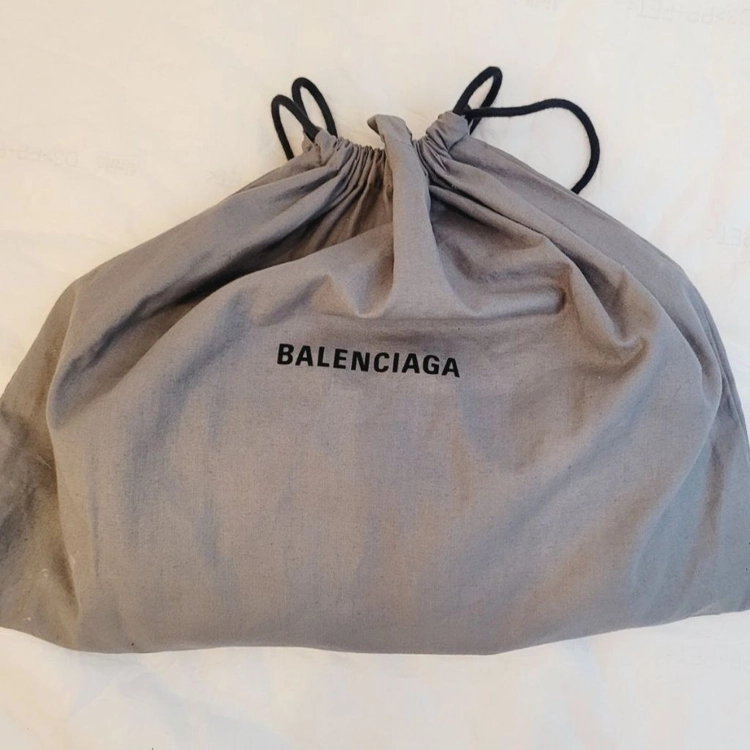 Balenciaga 램스킨 모터크로스 자이언트 엔벨롭 스트랩 크로스백 이미지