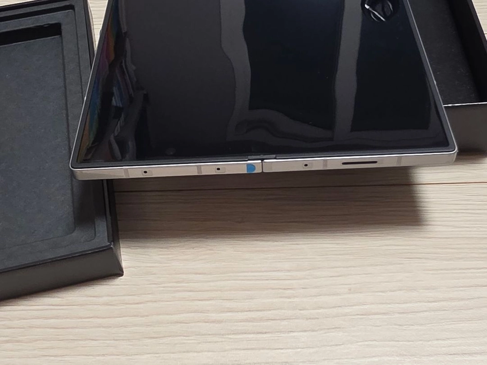 갤럭시 Z 폴드6 실버 자급제 256GB 액정교체후 미사용 풀박 팝니다.(부산 일광) 이미지
